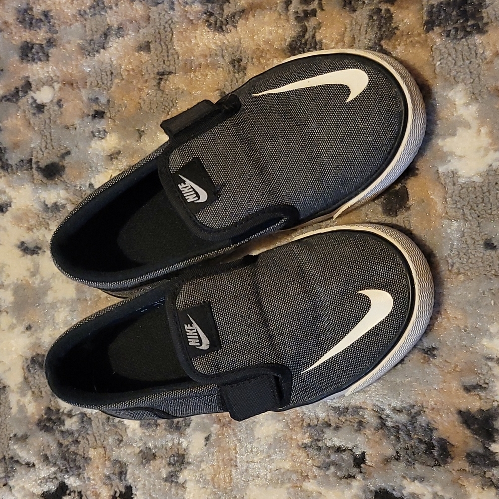 Nike 10c loafers